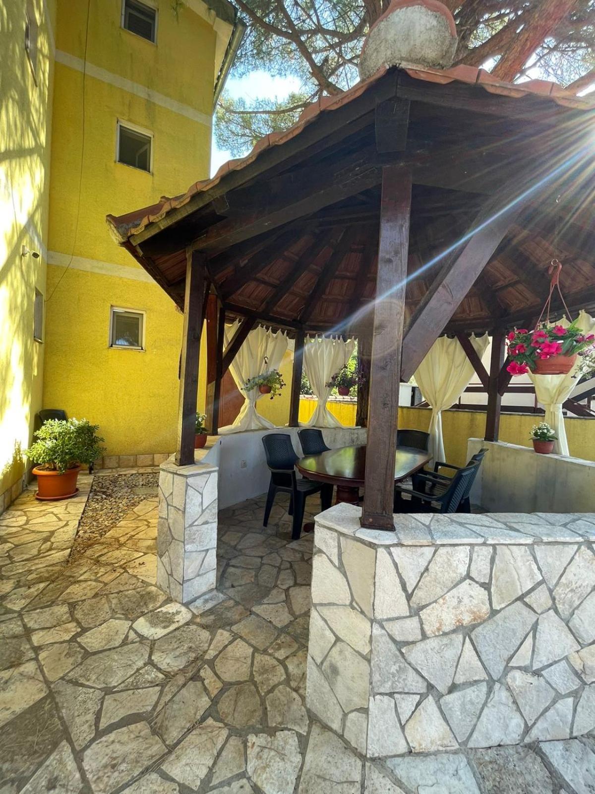 Apartments Villa-G Lustica تيفات المظهر الخارجي الصورة
