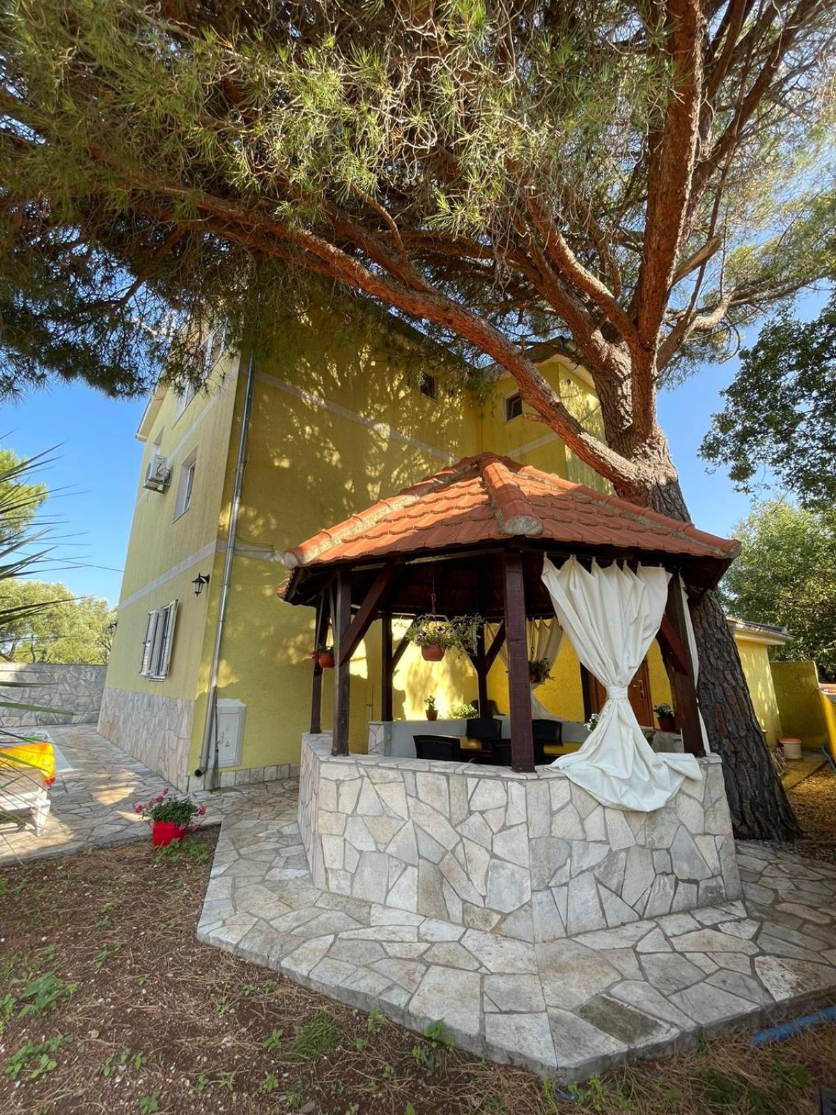 Apartments Villa-G Lustica تيفات المظهر الخارجي الصورة