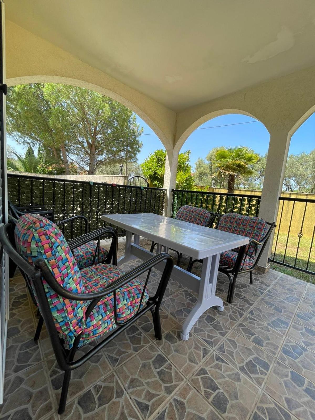 Apartments Villa-G Lustica تيفات المظهر الخارجي الصورة
